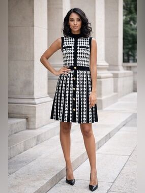 New Aleeza Paris Houndstooth Knit Dress – Size XS (Can fit a Small)